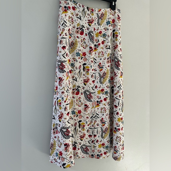 Boden Floral Midi Skirt - Multicolor has these stains on the inside of the skirt - Picture 7 of 10